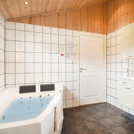 Holiday home 4 Bedroom In Ejstrupholm *